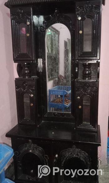 ডেসিং টেবিল