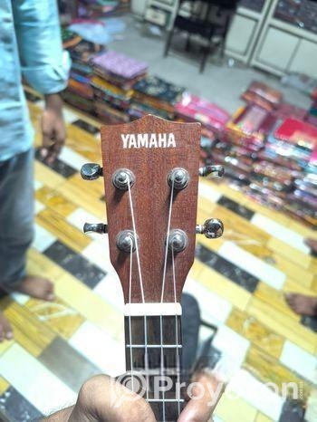 Ukulele বিক্রি করা হবে