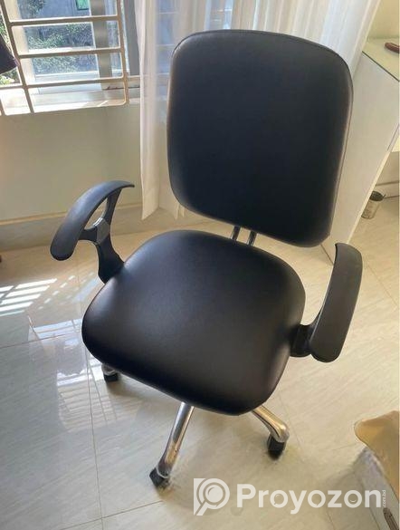 চেয়ারটা বিক্রি করা হবে