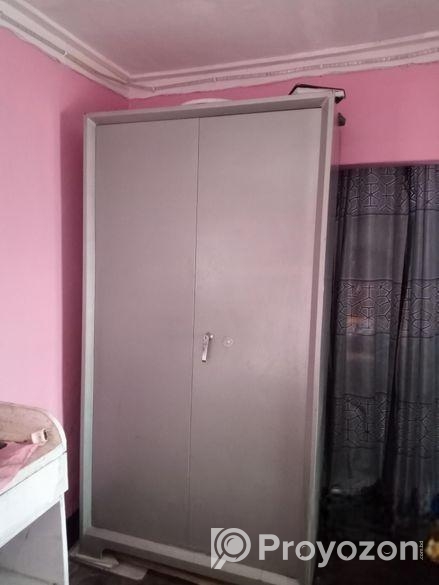 স্টিলের আলমারি