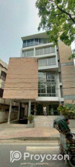 রাজশাহীতে স্টেশনরোড সংলগ্ন আধুনিক ৬ তলা কমার্শিয়াল