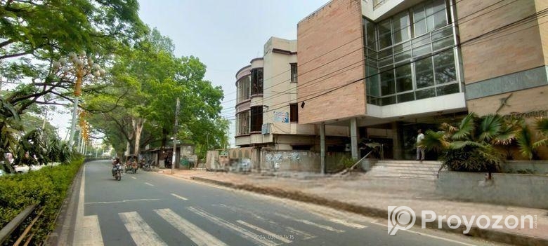 রাজশাহীতে স্টেশনরোড সংলগ্ন আধুনিক ৬ তলা কমার্শিয়াল
