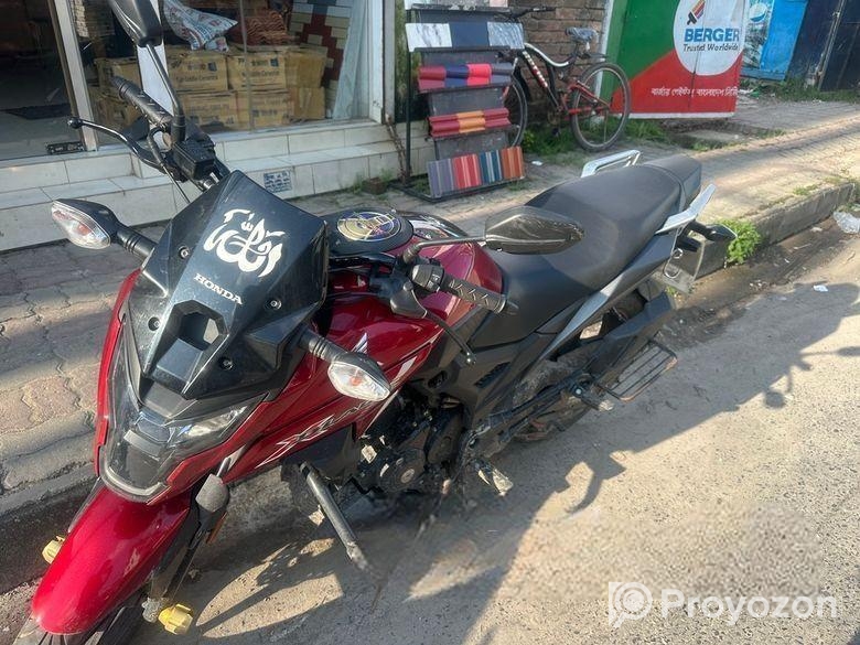 Honda X Blade . 2024