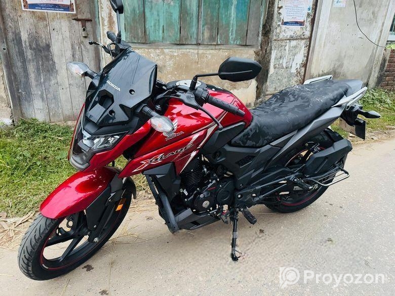 Honda X Blade ` 2023