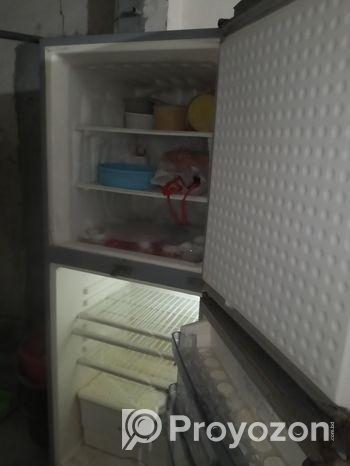 ফ্রিজ বিক্রি হবে