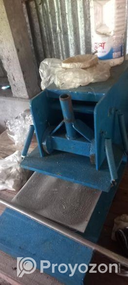 সেন্ডেল বানানো মিশিন
