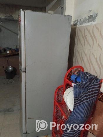 ফ্রিজ বিক্রি হবে