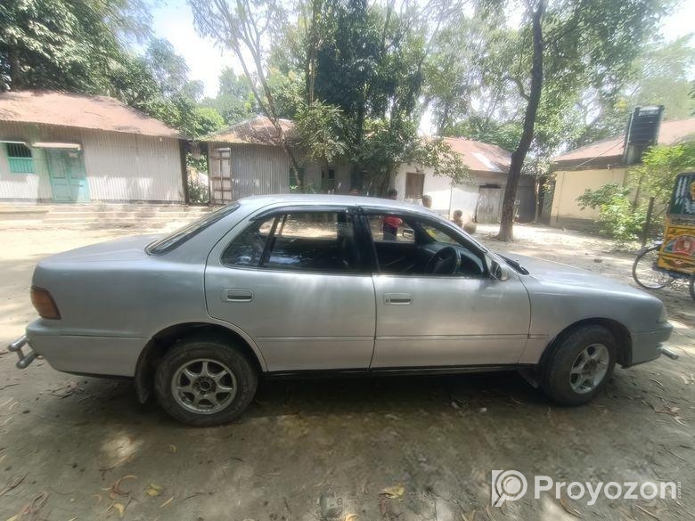 Toyota Camry . 2009