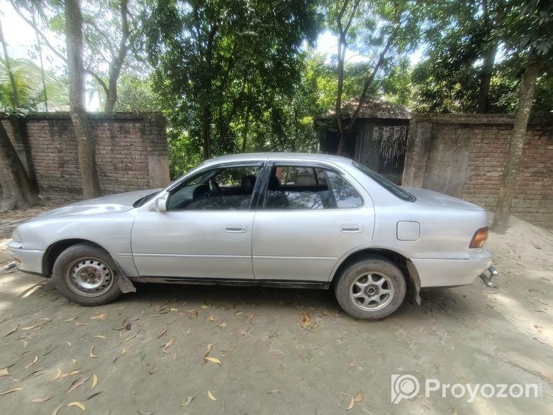 Toyota Camry . 2009