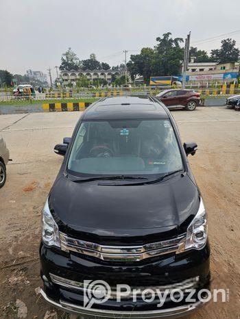 Toyota Noah 2011