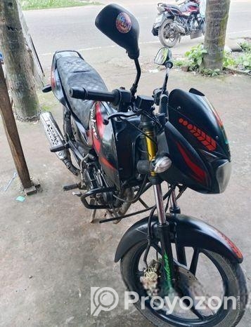 Bajaj Pulsar 150 . 2016