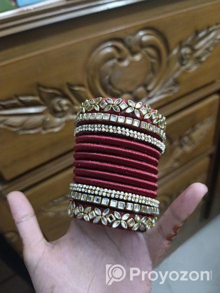 হাতের চুড়ি খুব সুন্দর