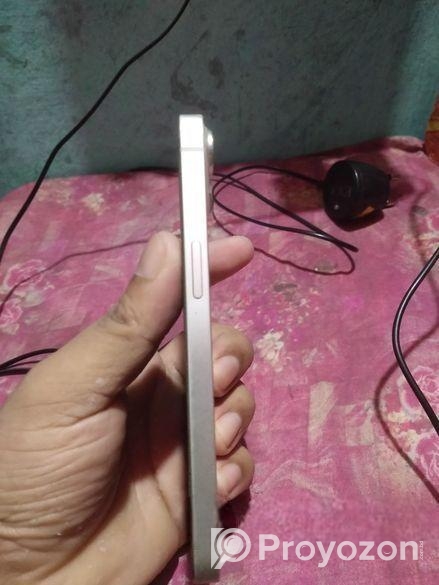 Apple iPhone 13 (Used)