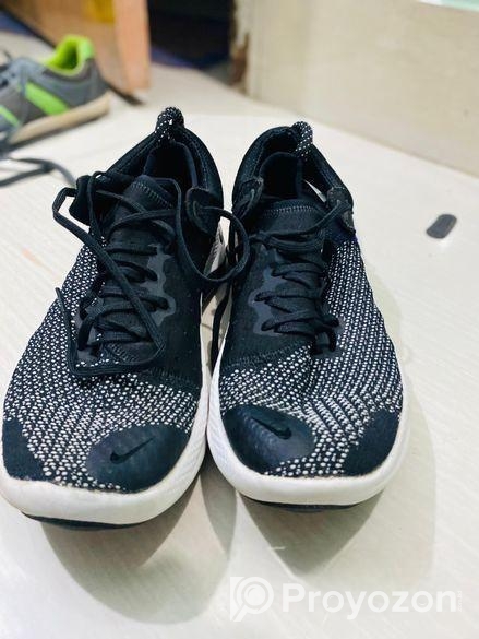 Sneakers sell