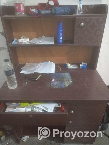 কাস্টমাইজ্ড পড়ার টেবিল, চেয়ার
