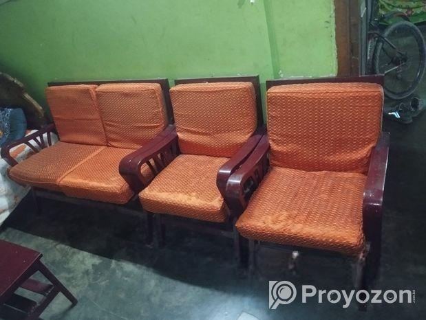 লোহা কাঠের সোফা সেট গদি সহ ১-১-২ = ৪টি