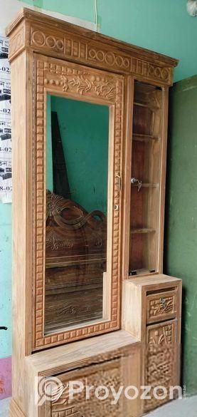 নতুন ড্রেসিং টেবিল