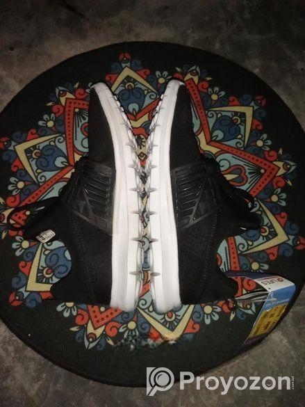 Sneakers sell