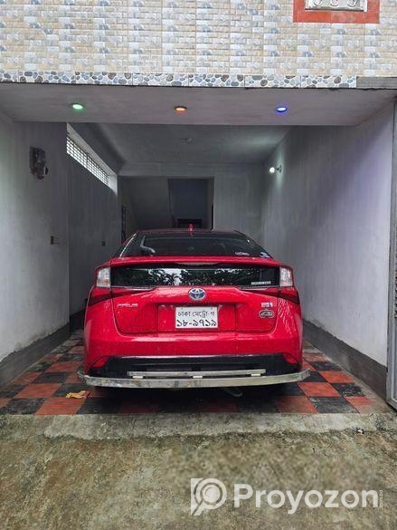 Toyota Prius . 2019
