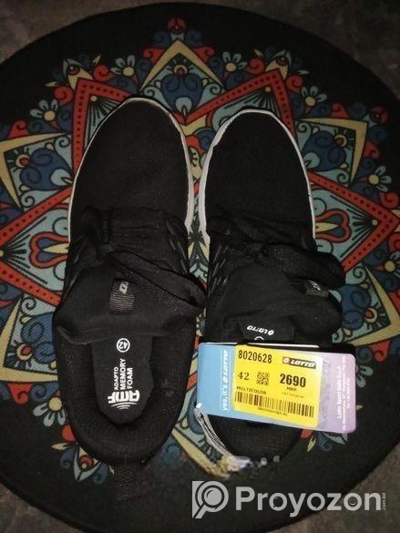 Sneakers sell