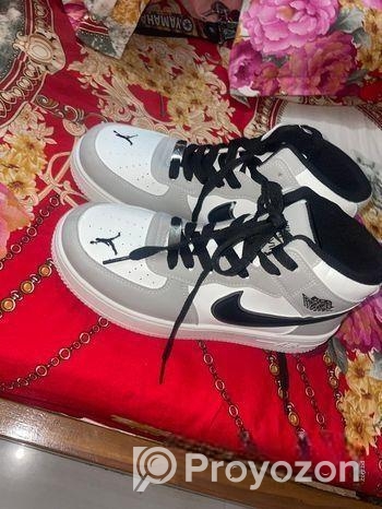 Nike Sneakers.