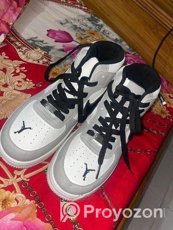 Nike Sneakers.