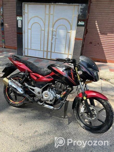 Bajaj Pulsar 150 . 2016