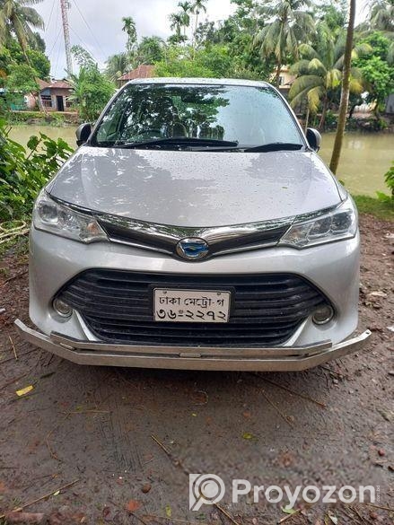 Toyota Axio Hybrid 2015