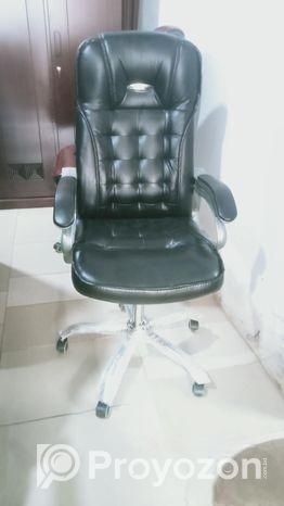 এক্সিকিউটিভ চেয়ার (executive chair)