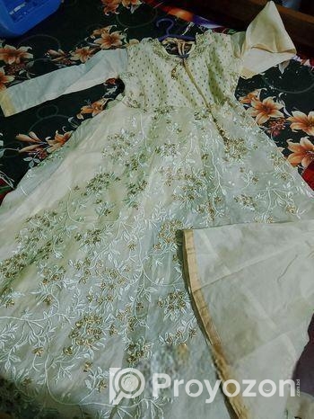 এমব্রয়ডারি ওয়্যার গ্রাউন