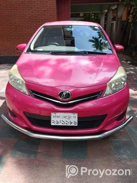 Toyota Vitz . 2011