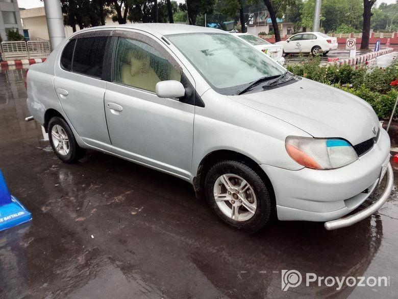 Toyota Platz 2000