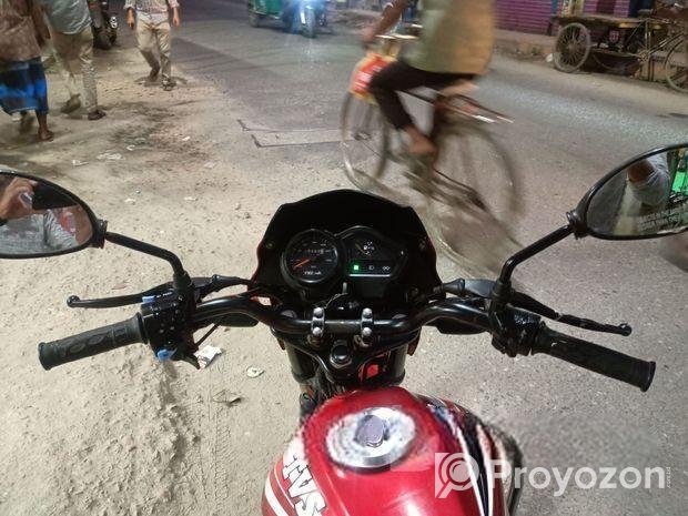 TVS Metro . 2014