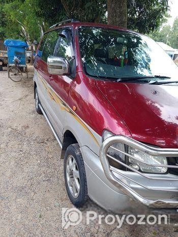 Toyota Noah 1999