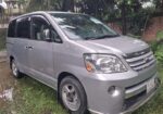 Toyota Noah 2004