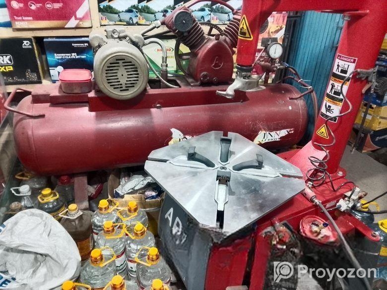 একটি টায়ার চেঞ্জার মেশিন এবং হাওয়ার বিক্রি করা হবে