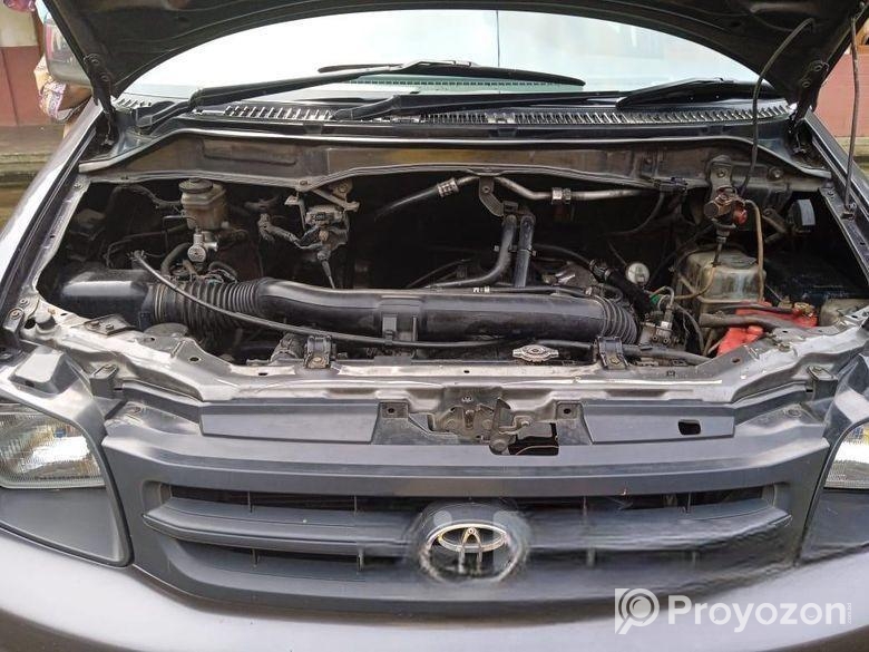 Toyota Noah 2005