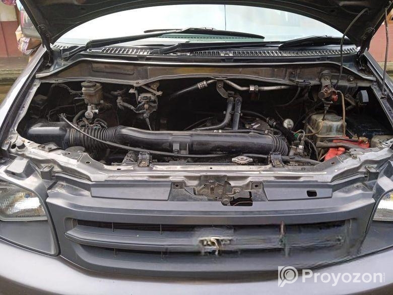 Toyota Noah 2005