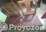 একটি সুন্দরী কাঠের ডাইনিং টেবিল ও তিনটা চেয়ার বিক্রি হবে