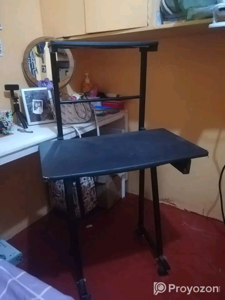 Computer table for sale