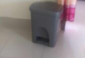 ময়লা ফেলার ডাস্টবিন