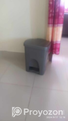 ময়লা ফেলার ডাস্টবিন
