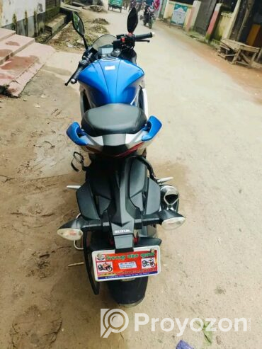 Suzuki Gixxer SF নাম্বার করা গাড়ী