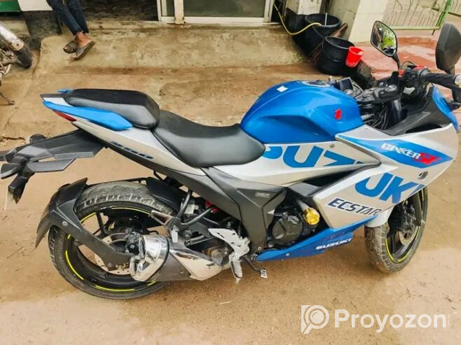 Suzuki Gixxer SF নাম্বার করা গাড়ী