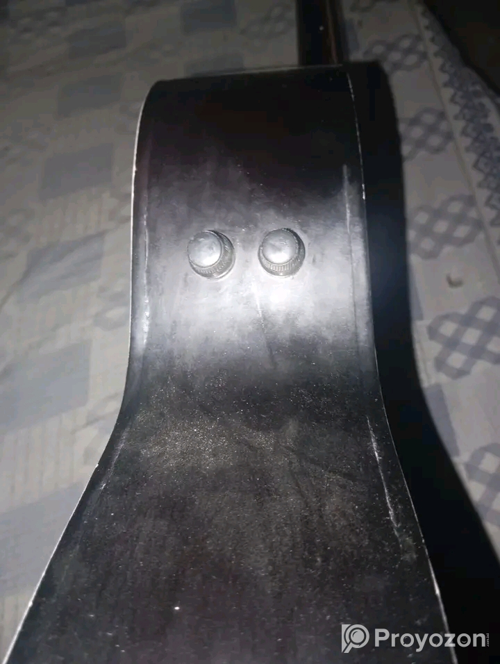 গিটারটি বিক্রি করা হবে