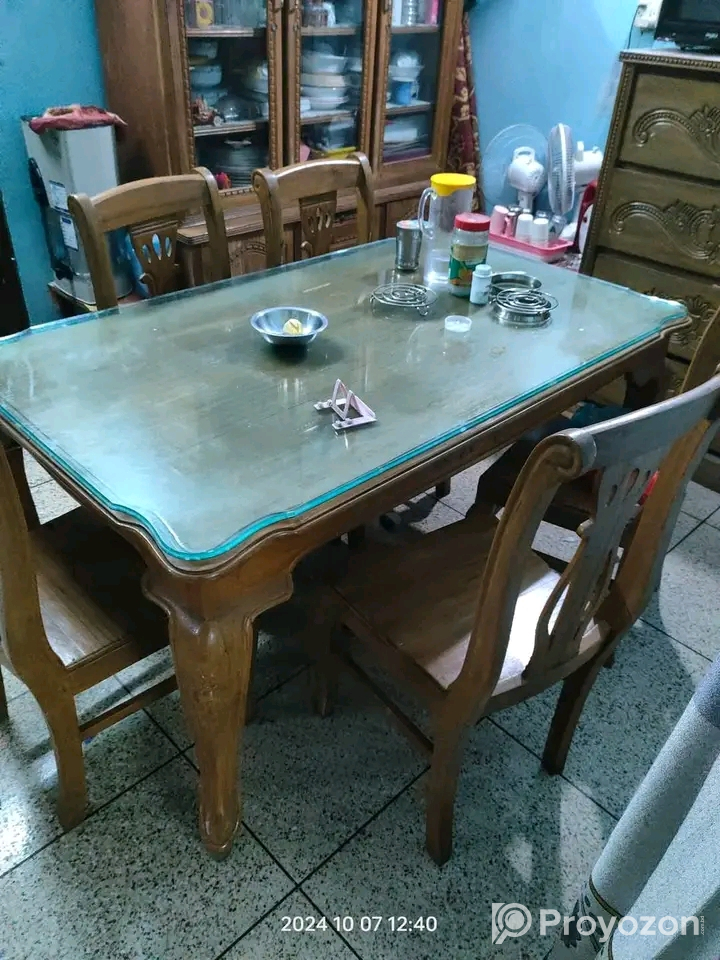 ফার্নিচেয়ার এর সেট টি বিক্রি হবে।