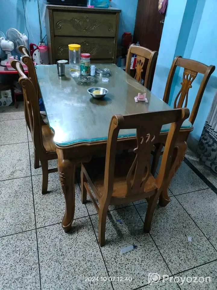 ফার্নিচেয়ার এর সেট টি বিক্রি হবে।