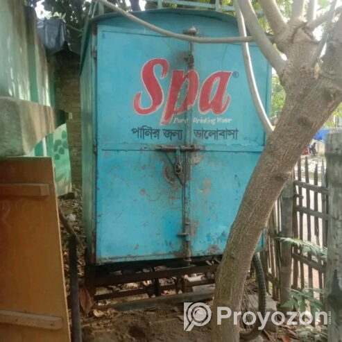 একটি ব্যাটারী চালিত ফুল কভার করা ভ্যান
