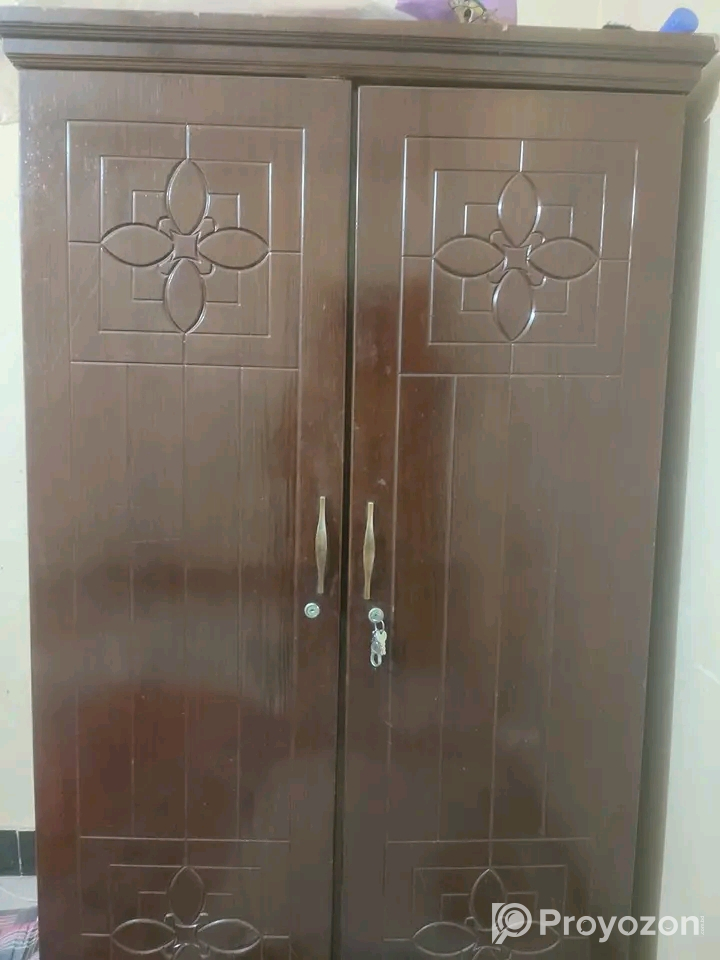পুরাতন আসবাবপত্র সবগুলা বিক্রি হবে