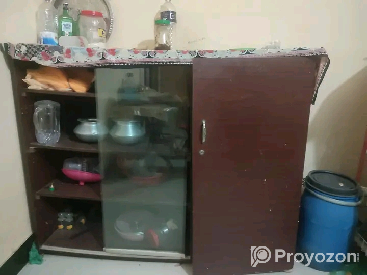 পুরাতন আসবাবপত্র সবগুলা বিক্রি হবে